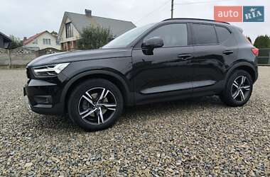 Позашляховик / Кросовер Volvo XC40 2018 в 