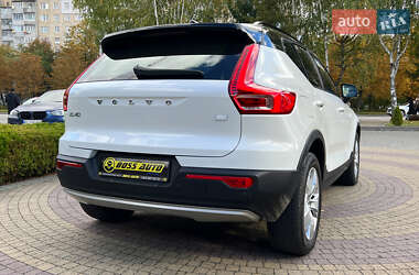 Позашляховик / Кросовер Volvo XC40 2022 в 