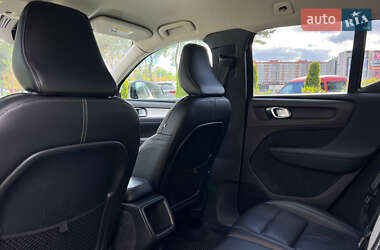 Позашляховик / Кросовер Volvo XC40 2022 в 