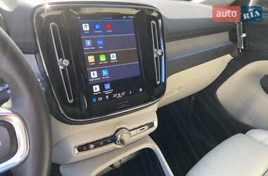 Внедорожник / Кроссовер Volvo XC40 2022 в 