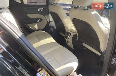 Внедорожник / Кроссовер Volvo XC40 2022 в 
