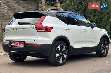 Внедорожник / Кроссовер Volvo XC40 2024 в 