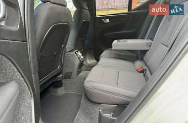 Внедорожник / Кроссовер Volvo XC40 2024 в 