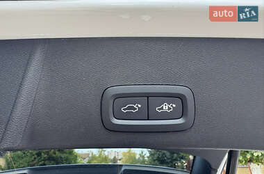 Внедорожник / Кроссовер Volvo XC40 2024 в 
