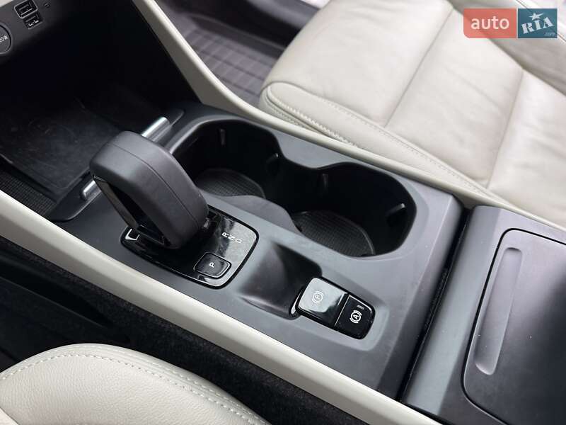 Внедорожник / Кроссовер Volvo XC40 2022 в Днепре фото 19 Внедорожник / Кроссовер Volvo XC40 2022 в Днепре