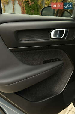 Внедорожник / Кроссовер Volvo XC40 2021 в 