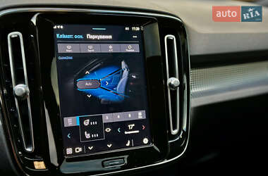 Внедорожник / Кроссовер Volvo XC40 2021 в 