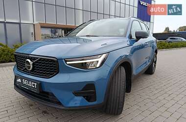 Внедорожник / Кроссовер Volvo XC40 2022 в Киеве