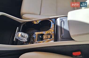 Внедорожник / Кроссовер Volvo XC40 2018 в 