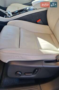 Внедорожник / Кроссовер Volvo XC40 2018 в 