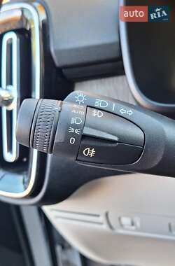 Внедорожник / Кроссовер Volvo XC40 2018 в 