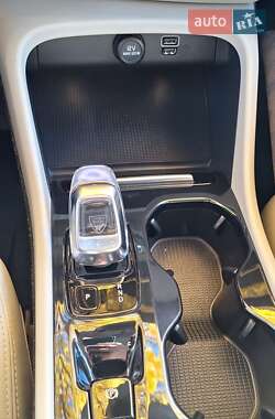 Внедорожник / Кроссовер Volvo XC40 2018 в 