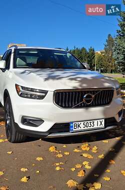 Внедорожник / Кроссовер Volvo XC40 2018 в 