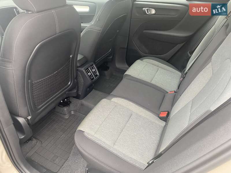 Позашляховик / Кросовер Volvo XC40 2024 в Києві фото 10 Позашляховик / Кросовер Volvo XC40 2024 в Києві