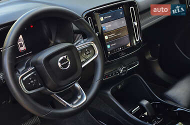 Внедорожник / Кроссовер Volvo XC40 2021 в 