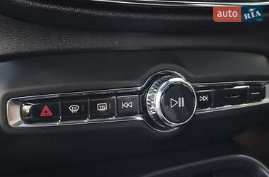 Внедорожник / Кроссовер Volvo XC40 2021 в 