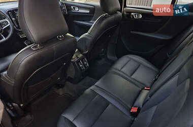 Внедорожник / Кроссовер Volvo XC40 2021 в 
