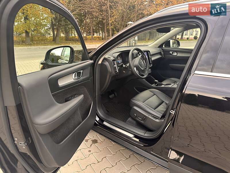 Внедорожник / Кроссовер Volvo XC40 2023 в Самборе