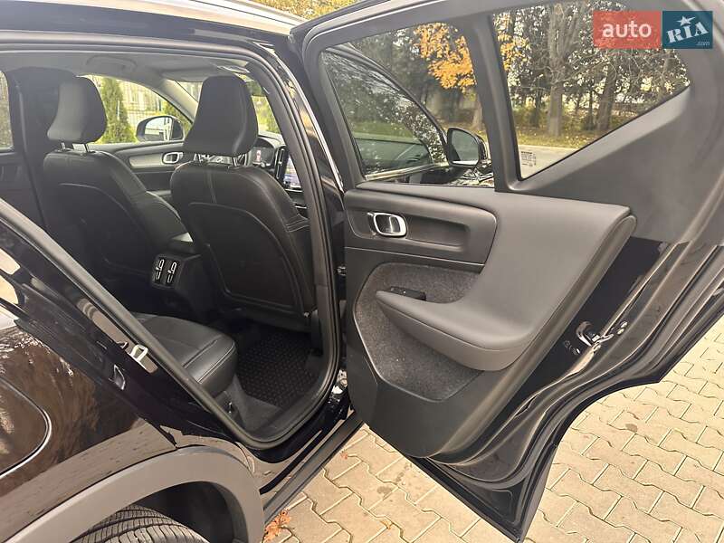 Внедорожник / Кроссовер Volvo XC40 2023 в Самборе