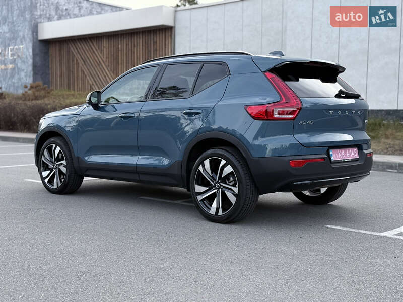 Внедорожник / Кроссовер Volvo XC40 2024 в Киеве