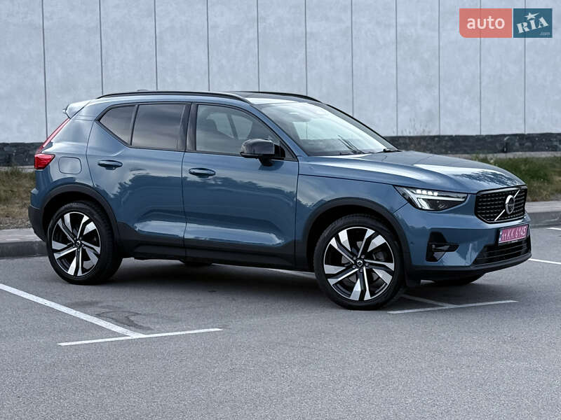 Внедорожник / Кроссовер Volvo XC40 2024 в Киеве