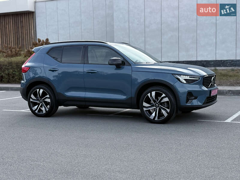 Внедорожник / Кроссовер Volvo XC40 2024 в Киеве
