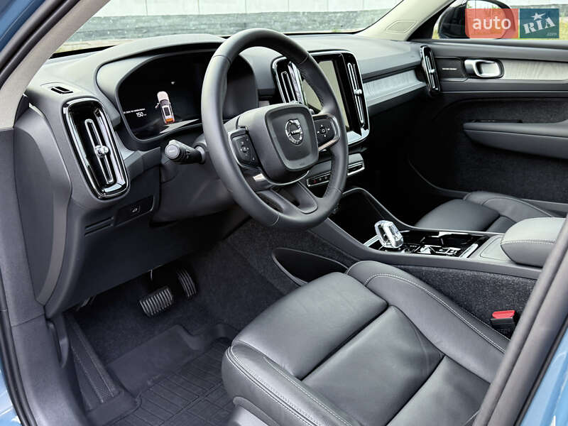 Внедорожник / Кроссовер Volvo XC40 2024 в Киеве
