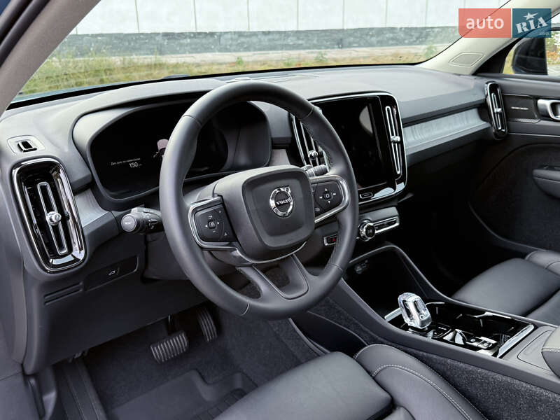 Внедорожник / Кроссовер Volvo XC40 2024 в Киеве