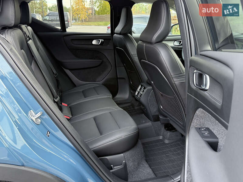 Внедорожник / Кроссовер Volvo XC40 2024 в Киеве