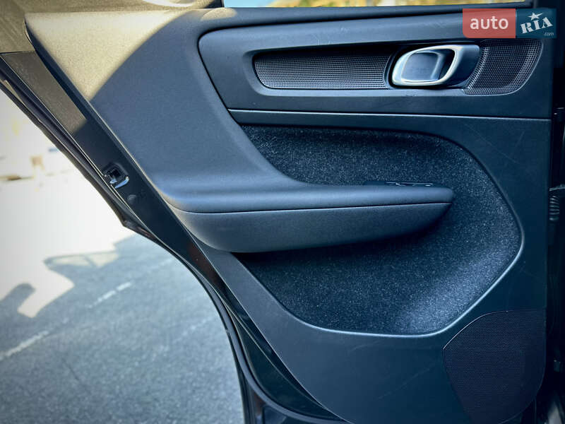 Позашляховик / Кросовер Volvo XC40 2020 в Києві фото 18 Позашляховик / Кросовер Volvo XC40 2020 в Києві