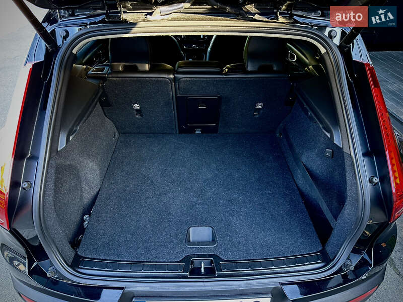 Позашляховик / Кросовер Volvo XC40 2020 в Києві фото 39 Позашляховик / Кросовер Volvo XC40 2020 в Києві