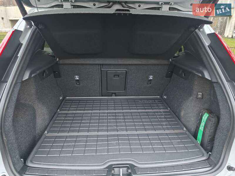 Позашляховик / Кросовер Volvo XC40 2025 в Києві