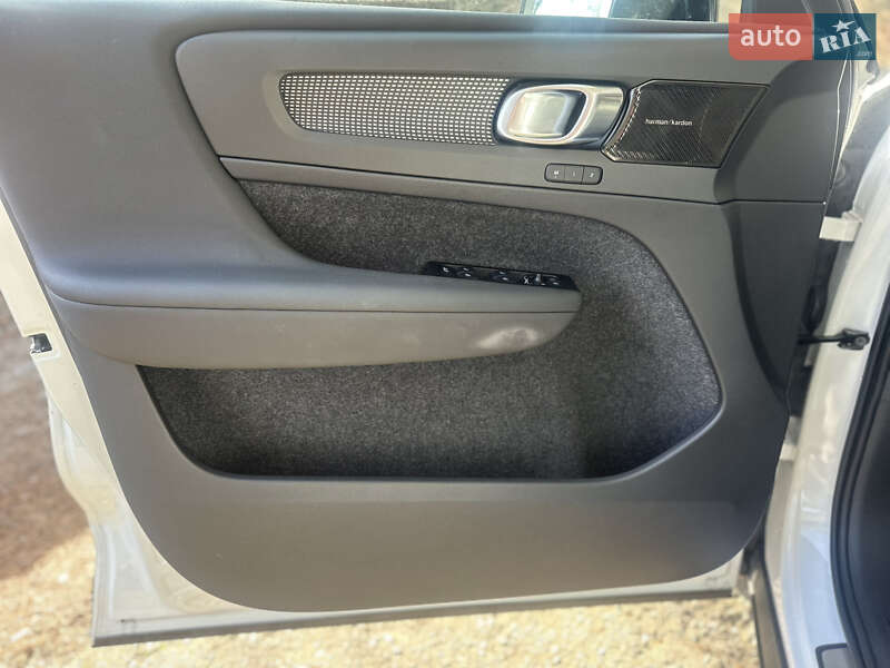 Внедорожник / Кроссовер Volvo XC40 2021 в Киеве фото 10 Внедорожник / Кроссовер Volvo XC40 2021 в Киеве