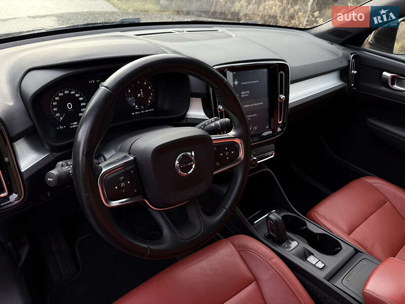 Внедорожник / Кроссовер Volvo XC40 2018 в Новояворовске