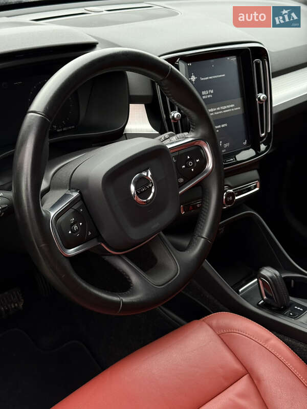 Внедорожник / Кроссовер Volvo XC40 2018 в Новояворовске