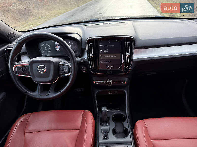 Внедорожник / Кроссовер Volvo XC40 2018 в Новояворовске