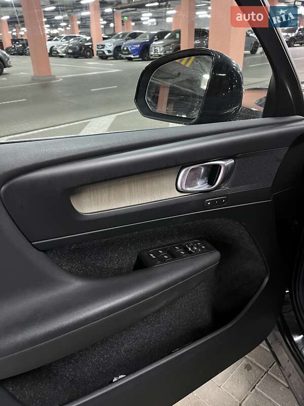 Внедорожник / Кроссовер Volvo XC40 2018 в Киеве