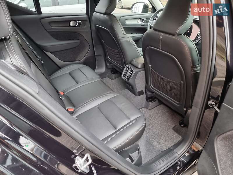 Позашляховик / Кросовер Volvo XC40 2024 в Полтаві