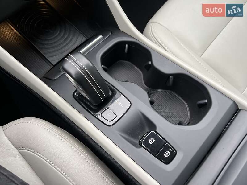 Внедорожник / Кроссовер Volvo XC40 2018 в Киеве