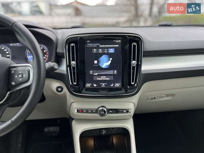 Внедорожник / Кроссовер Volvo XC40 2018 в Киеве