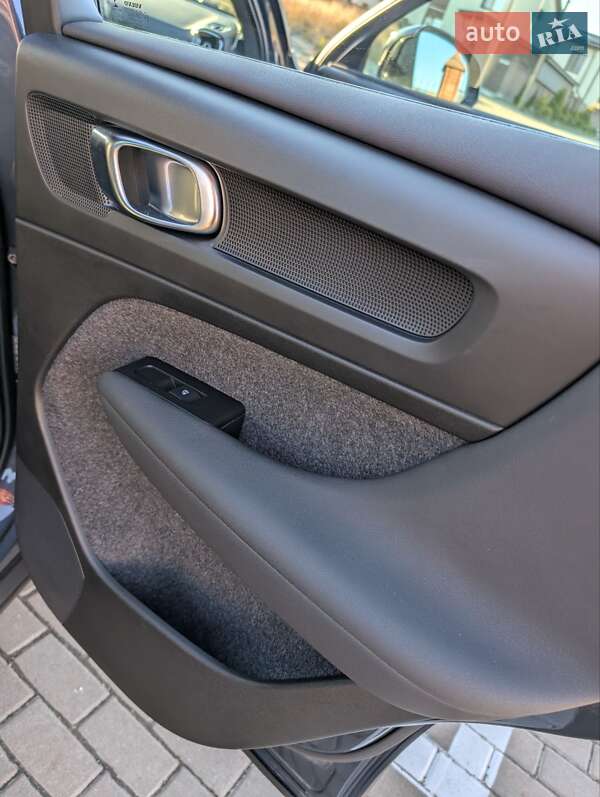 Внедорожник / Кроссовер Volvo XC40 2021 в Ровно