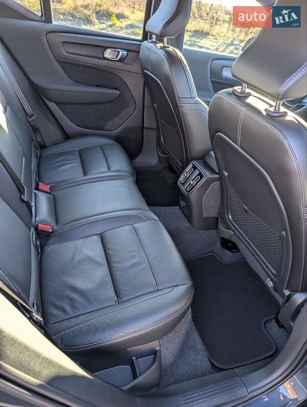 Внедорожник / Кроссовер Volvo XC40 2021 в Ровно