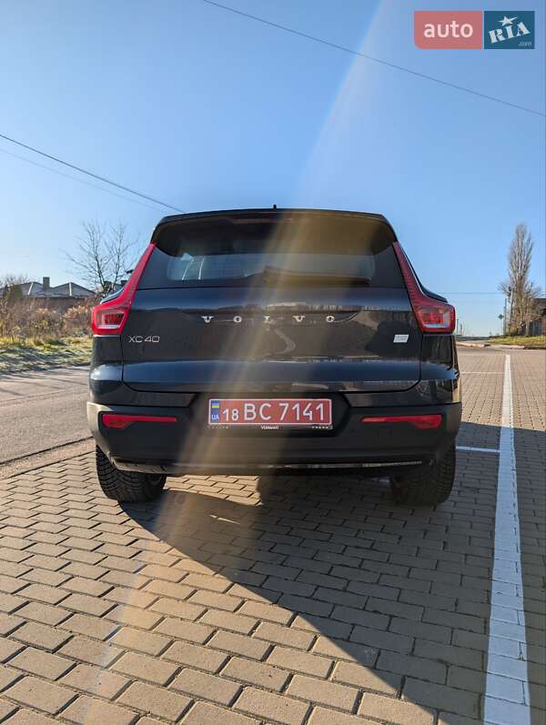 Внедорожник / Кроссовер Volvo XC40 2021 в Ровно