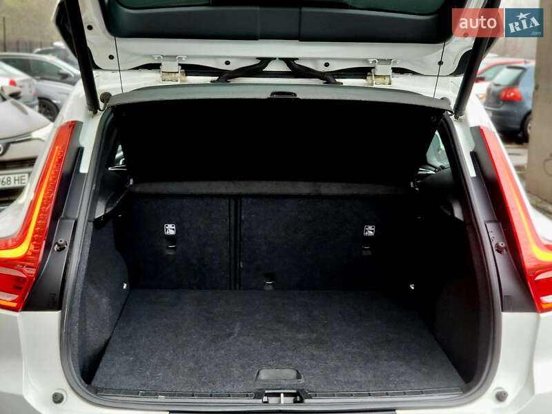 Позашляховик / Кросовер Volvo XC40 2019 в Києві