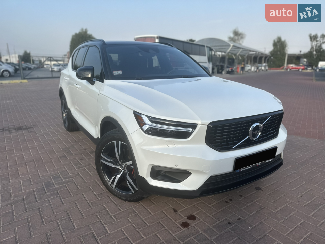 Продаж власного авто Volvo XC40 2019р.10міс!
В комплектації R-DESIGN,
чорний салон, панорамний дах, алькантара,
швидке, безпечне та надійне. По комплектації :
автоматичне розпізнавання дорожніх знаків, LED-фари з автоматичним дальнім світлом
Система безключового доступу та запуску
Двозонний клімат-контроль
Мультимедійна система з великим сенсорним дисплеєм та підтримкою Apple CarPlay / Android
Auto
Круїз-контроль (адаптивний)
Асистент утримання в смузі (Lane Keeping Aid)
Система моніторингу "сліпих зон" (BLIS)
Парктроніки + камера 360
Система City Safety (автоматичне гальмування)
Повний пакет систем безпеки Volvo
Автомобіль комфортний, безпечний та економний - ідеально підходить як для міста, так і для
подорожей.
Телефонуйте домовимось!