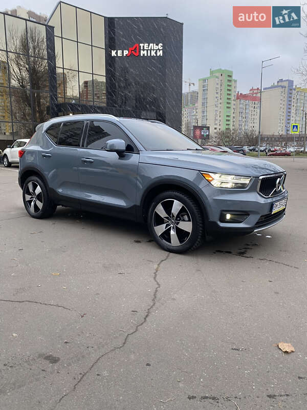Внедорожник / Кроссовер Volvo XC40 2020 в Киеве