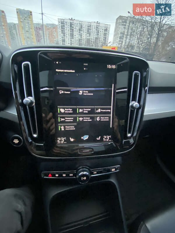 Внедорожник / Кроссовер Volvo XC40 2020 в Киеве