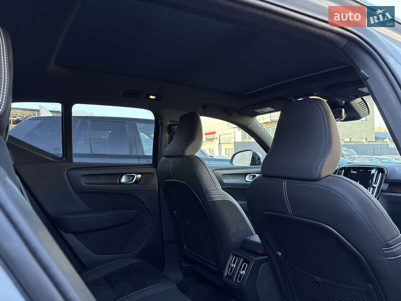 Внедорожник / Кроссовер Volvo XC40 2024 в Ровно