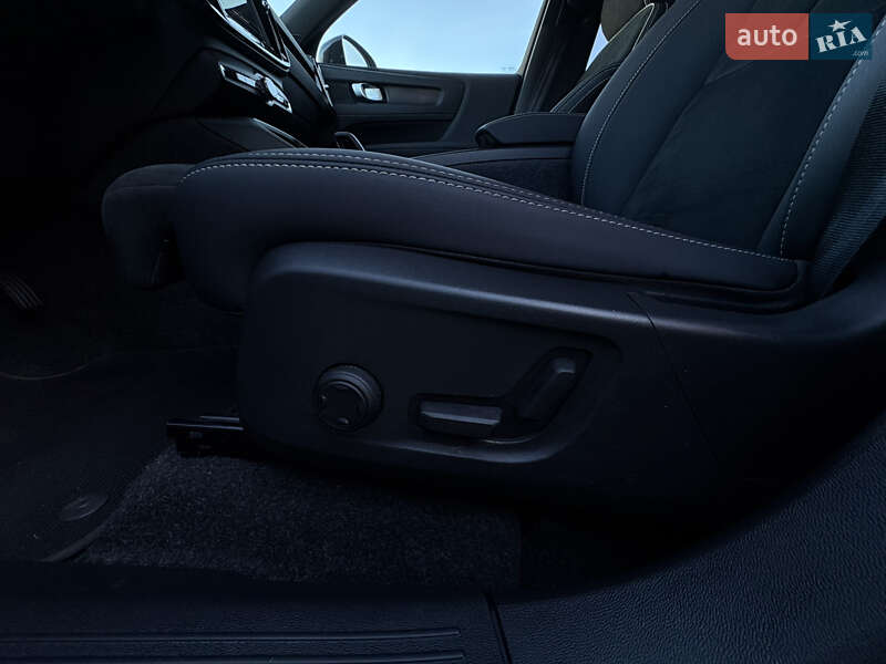 Внедорожник / Кроссовер Volvo XC40 2024 в Ровно
