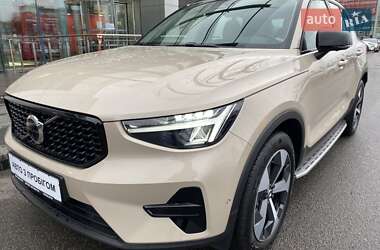 Внедорожник / Кроссовер Volvo XC40 2024 в Киеве